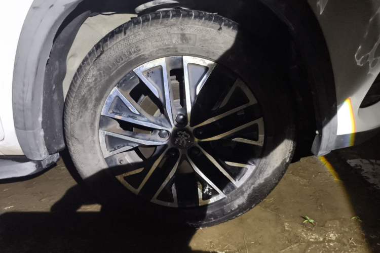 Used BYD Song New Energy 2017 Song DM 1.5TID All-Wheel Drive Luxury Model Right Front Wheel Hub