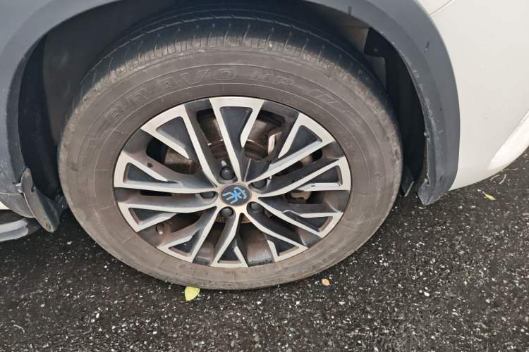 Used BYD Song New Energy 2017 Song DM 1.5TID All-Wheel Drive Prestige Model Right Front Wheel Hub