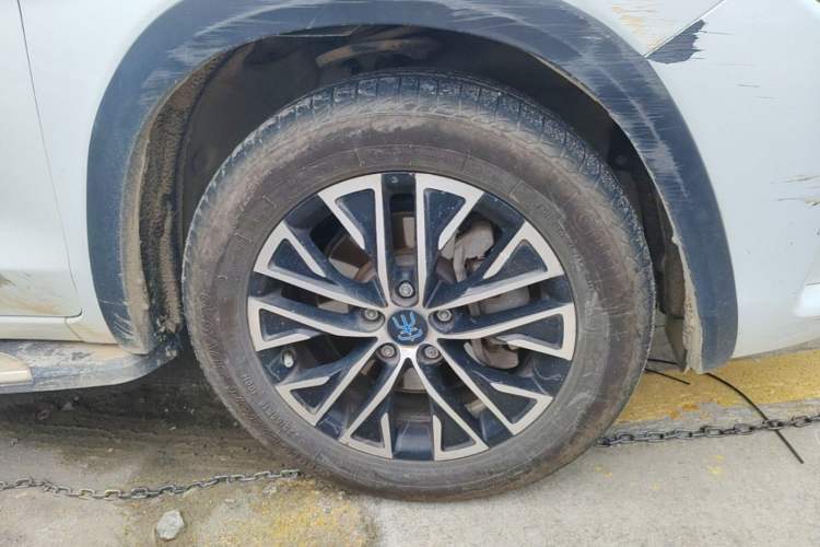 Used BYD Song New Energy 2017 Song DM 1.5TID All-Wheel Drive Luxury Model Right Front Wheel Hub