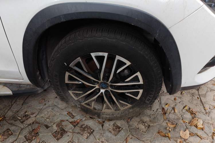 Used BYD Song New Energy 2017 Song DM 1.5TID All-Wheel Drive Luxury Model Right Front Wheel Hub