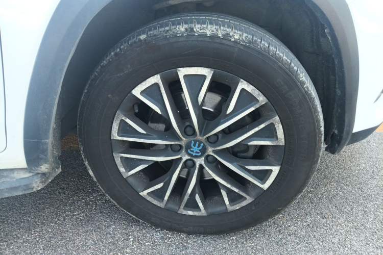 Used BYD Song New Energy 2017 Song DM 1.5TID All-Wheel Drive Luxury Model Right Front Wheel Hub