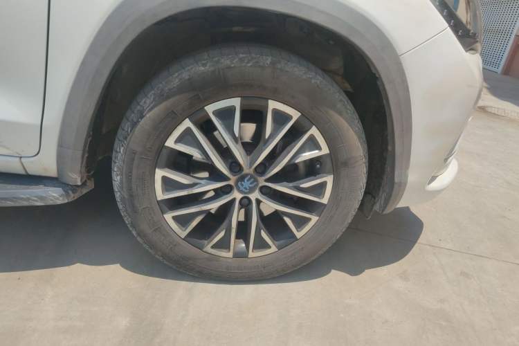 Used BYD Song New Energy 2017 Song DM 1.5TID All-Wheel Drive Prestige Model Right Front Wheel Hub