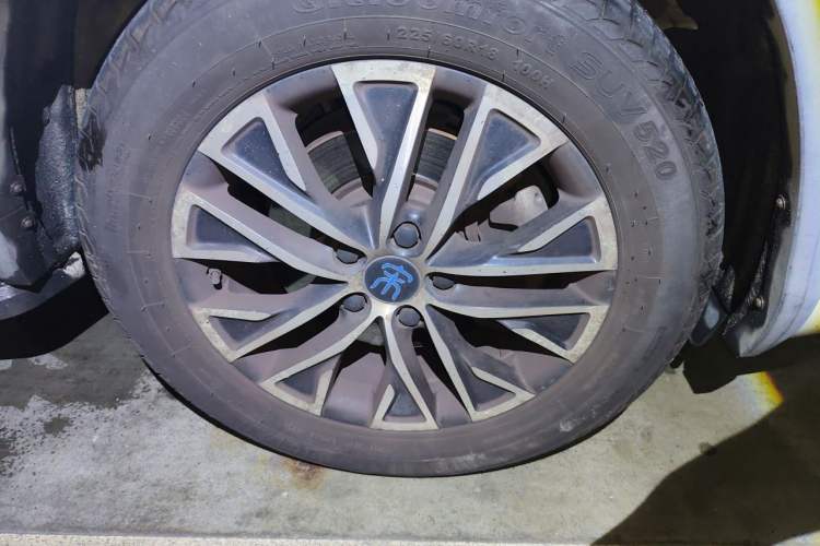 Used BYD Song New Energy 2017 Song DM 1.5TID All-Wheel Drive Prestige Model Right Front Wheel Hub
