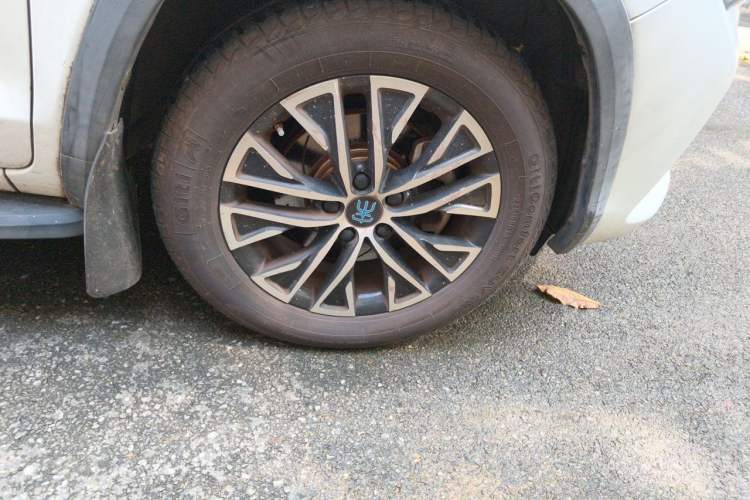 Used BYD Song New Energy 2017 Song DM 1.5TID All-Wheel Drive Prestige Model Right Front Wheel Hub