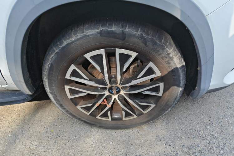 Used BYD Song New Energy 2017 Song DM 1.5TID All-Wheel Drive Luxury Model Right Front Wheel Hub