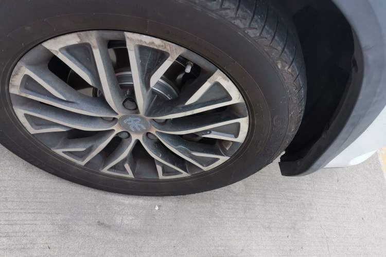 Used BYD Song New Energy 2017 Song DM 1.5TID All-Wheel Drive Luxury Model Right Front Wheel Hub