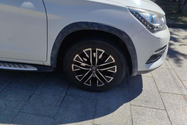 Used BYD Song New Energy 2017 Song DM 1.5TID All-Wheel Drive Luxury Model Right Front Wheel Hub