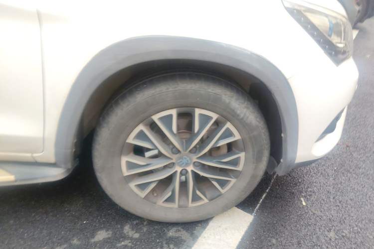 Used BYD Song New Energy 2017 Song DM 1.5TID All-Wheel Drive Prestige Model Right Front Wheel Hub