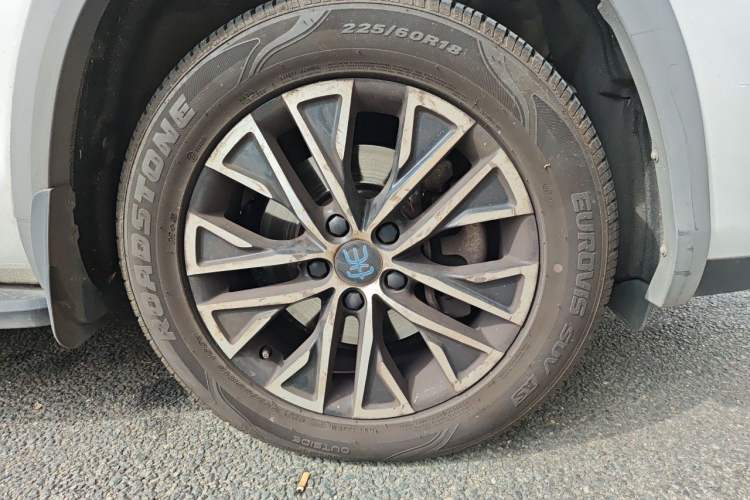 Used BYD Song New Energy 2017 Song DM 1.5TID All-Wheel Drive Luxury Model Right Front Wheel Hub