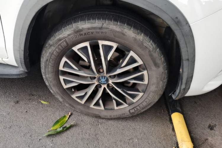 Used BYD Song New Energy 2017 Song DM 1.5TID All-Wheel Drive Luxury Model Right Front Wheel Hub