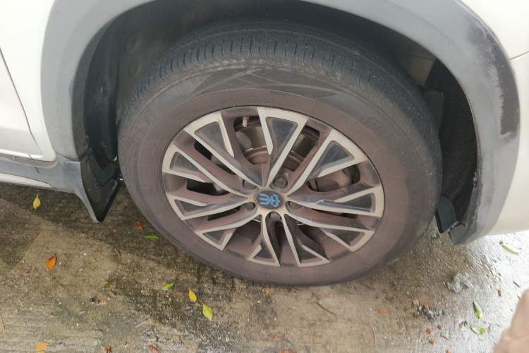 Used BYD Song New Energy 2017 Song EV300 Prestige Model Right Front Wheel Hub