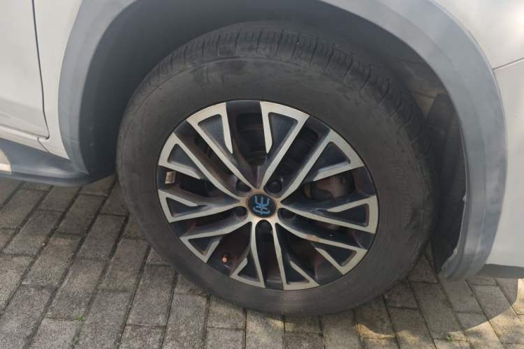 Used BYD Song New Energy 2017 Song DM 1.5TID All-Wheel Drive Prestige Model Right Front Wheel Hub