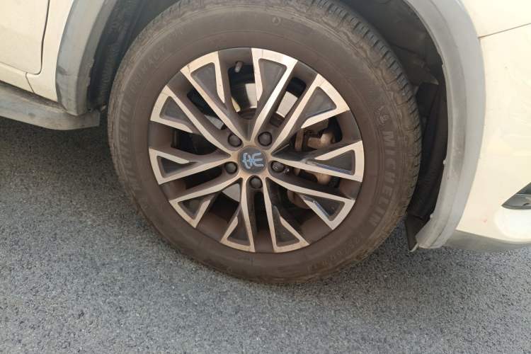 Used BYD Song New Energy 2017 Song DM 1.5TID All-Wheel Drive Luxury Model Right Front Wheel Hub