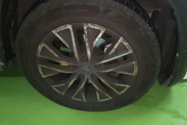 Used BYD Song New Energy 2017 Song DM 1.5TID All-Wheel Drive Luxury Model Right Front Wheel Hub
