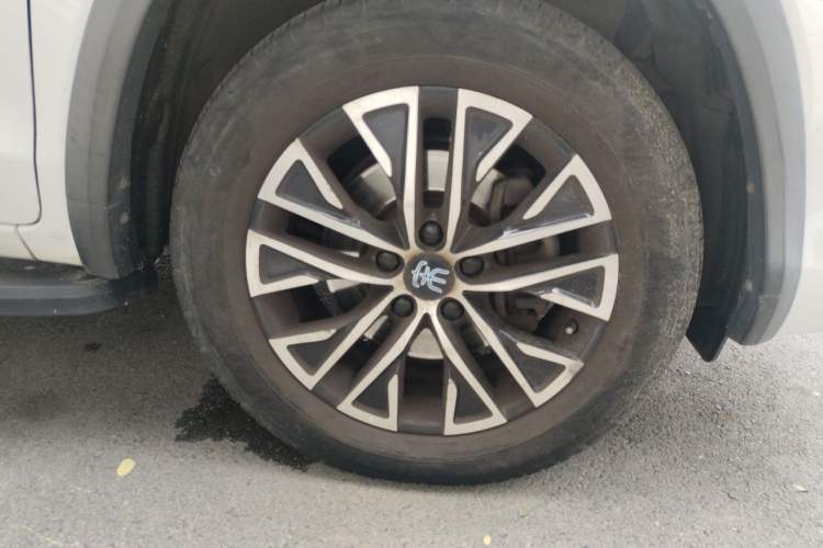 Used BYD Song New Energy 2017 Song DM 1.5TID All-Wheel Drive Luxury Model Right Front Wheel Hub
