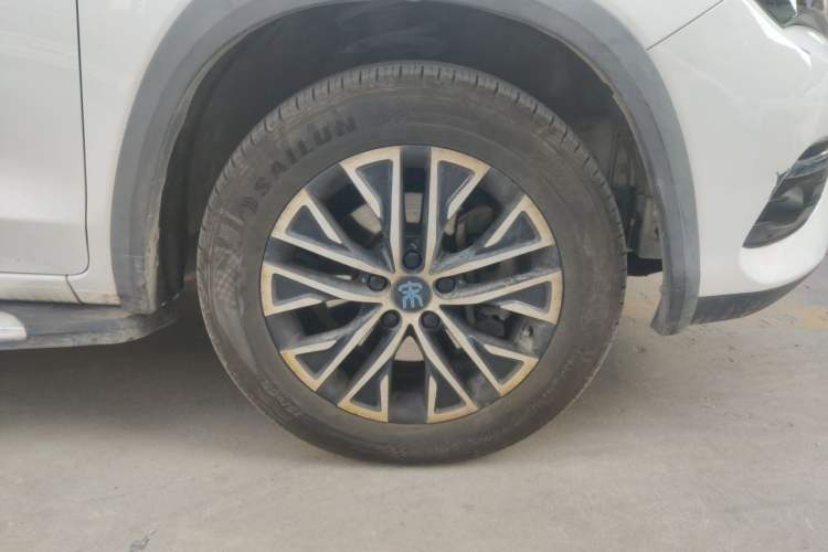 Used BYD Song New Energy 2017 Song DM 1.5TID All-Wheel Drive Luxury Model Right Front Wheel Hub