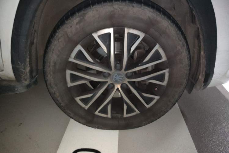 Used BYD Song New Energy 2017 Song DM 1.5TID All-Wheel Drive Luxury Model Right Front Wheel Hub