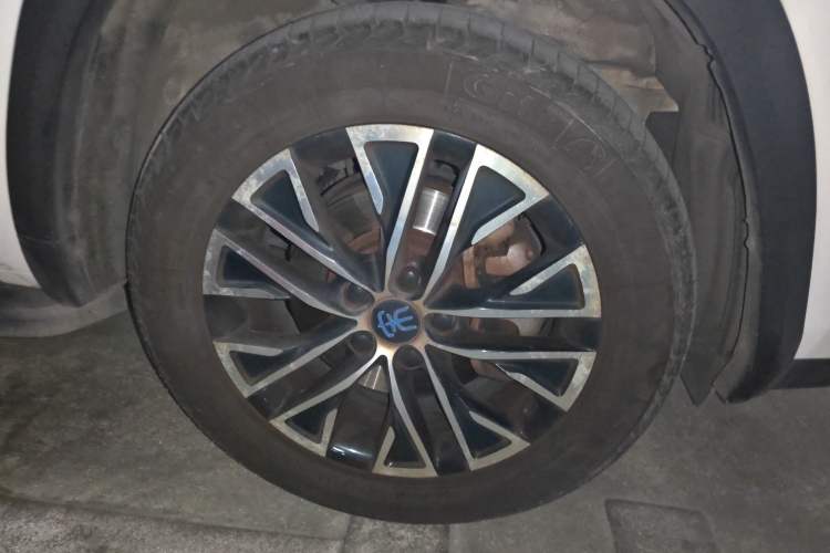 Used BYD Song New Energy 2017 Song DM 1.5TID All-Wheel Drive Luxury Model Right Front Wheel Hub