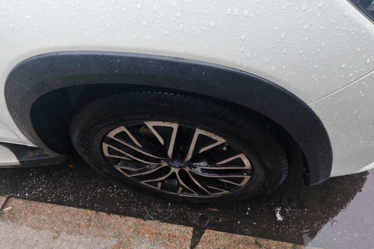 Used BYD Song New Energy 2017 Song DM 1.5TID All-Wheel Drive Luxury Model Right Front Wheel Hub
