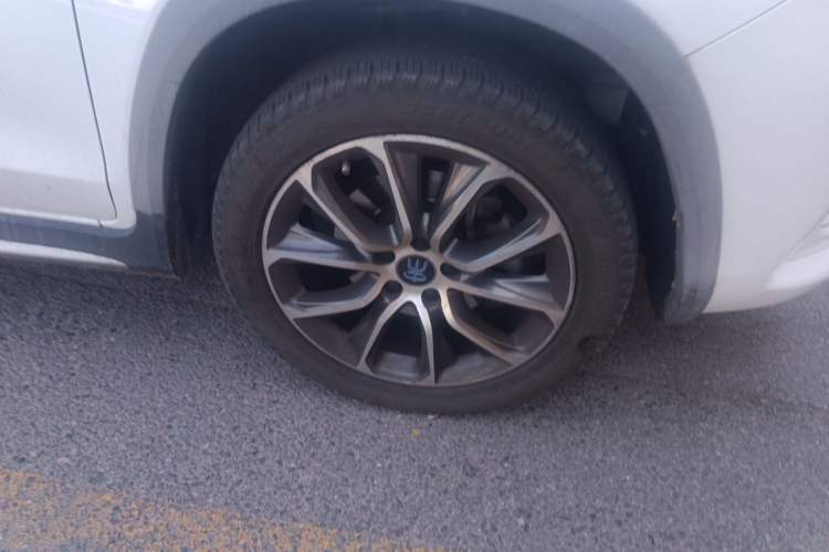 Used BYD Song New Energy 2017 Song EV300 Prestige Model Right Front Wheel Hub