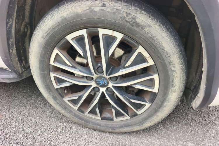 Used BYD Song New Energy 2017 Song DM 1.5TID All-Wheel Drive Prestige Model Right Front Wheel Hub