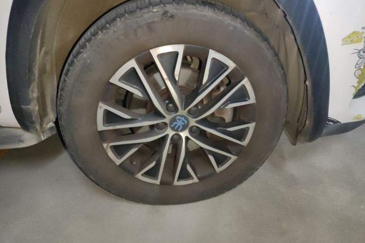 Used BYD Song New Energy 2017 Song DM 1.5TID All-Wheel Drive Luxury Model Right Front Wheel Hub