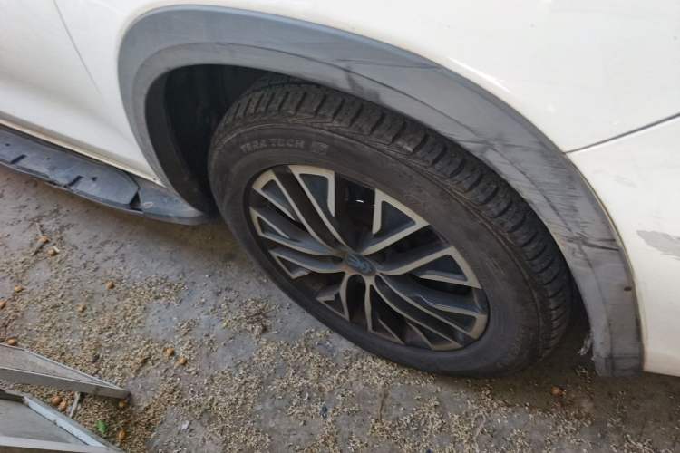Used BYD Song New Energy 2017 Song DM 1.5TID All-Wheel Drive Luxury Model Right Front Wheel Hub