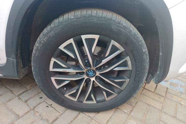 Used BYD Song New Energy 2017 Song EV300 Prestige Model Right Front Wheel Hub