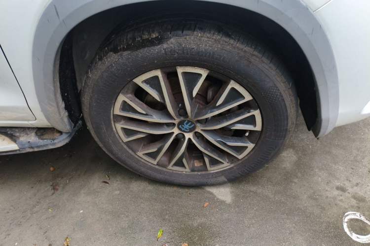 Used BYD Song New Energy 2017 Song DM 1.5TID All-Wheel Drive Prestige Model Right Front Wheel Hub
