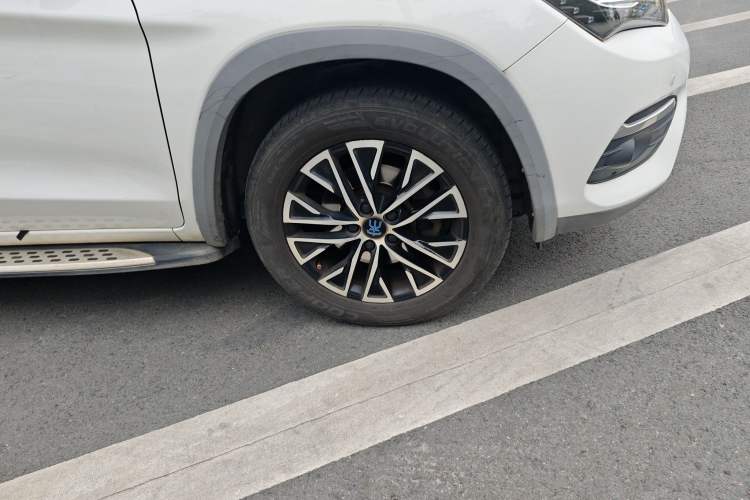 Used BYD Song New Energy 2017 Song DM 1.5TID All-Wheel Drive Luxury Model Right Front Wheel Hub
