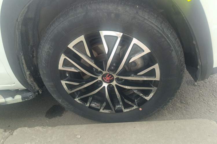 Used BYD Song New Energy 2017 Song DM 1.5TID All-Wheel Drive Luxury Model Right Front Wheel Hub