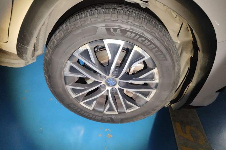 Used BYD Song New Energy 2017 Song DM 1.5TID All-Wheel Drive Luxury Model Right Front Wheel Hub