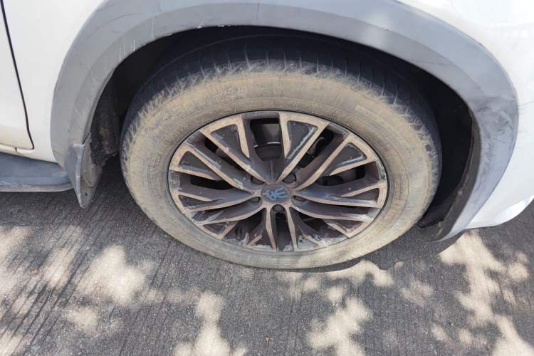 Used BYD Song New Energy 2017 Song DM 1.5TID All-Wheel Drive Luxury Model Right Front Wheel Hub