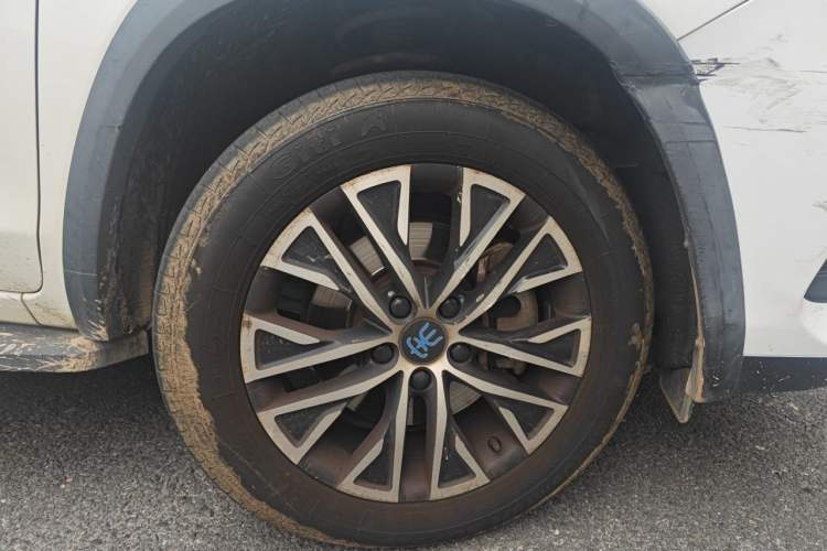 Used BYD Song New Energy 2017 Song DM 1.5TID All-Wheel Drive Luxury Model Right Front Wheel Hub