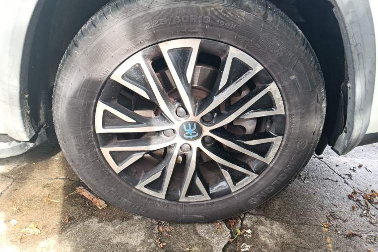Used BYD Song New Energy 2017 Song DM 1.5TID All-Wheel Drive Prestige Model Right Front Wheel Hub