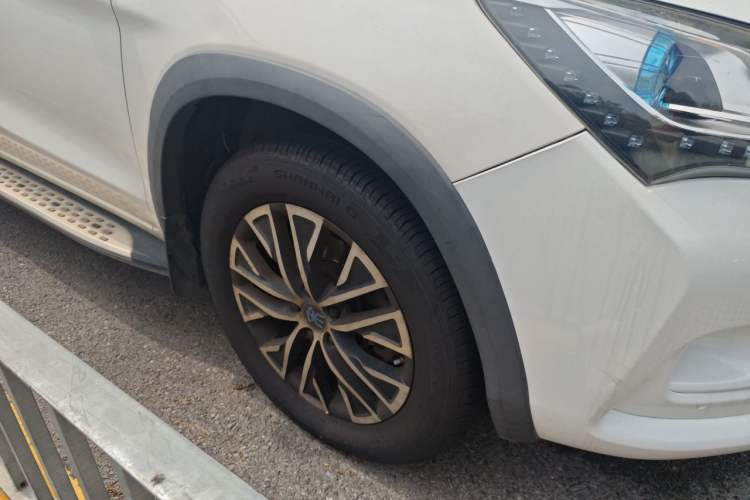 Used BYD Song New Energy 2017 Song DM 1.5TID All-Wheel Drive Luxury Model Right Front Wheel Hub