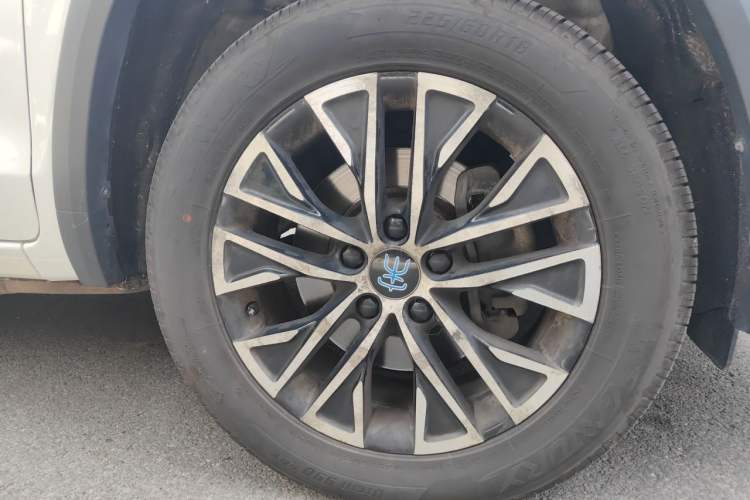 Used BYD Song New Energy 2017 Song DM 1.5TID All-Wheel Drive Prestige Model Right Front Wheel Hub