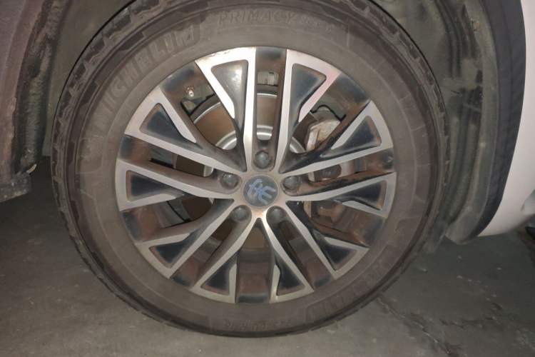 Used BYD Song New Energy 2017 Song DM 1.5TID All-Wheel Drive Luxury Model Right Front Wheel Hub