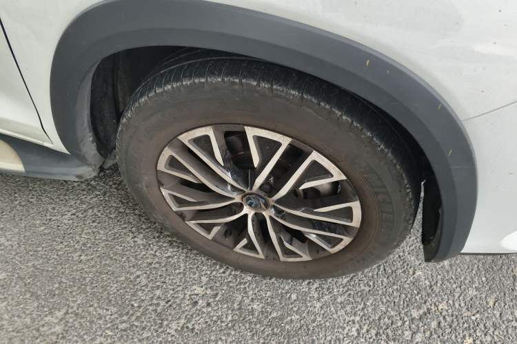 Used BYD Song New Energy 2017 Song DM 1.5TID All-Wheel Drive Luxury Model Right Front Wheel Hub