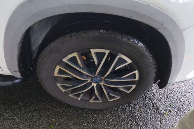 Used BYD Song New Energy 2017 Song DM 1.5TID All-Wheel Drive Luxury Model Right Front Wheel Hub