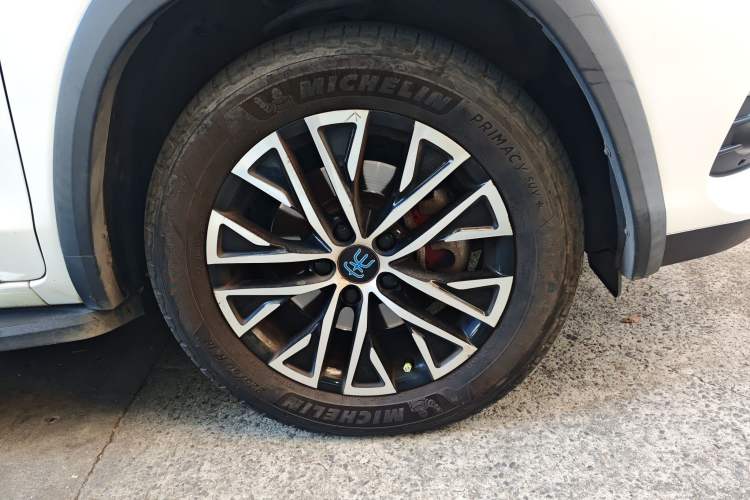 Used BYD Song New Energy 2017 Song DM 1.5TID All-Wheel Drive Luxury Model Right Front Wheel Hub