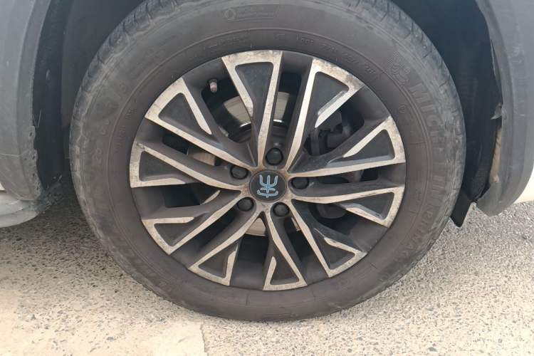 Used BYD Song New Energy 2017 Song DM 1.5TID All-Wheel Drive Luxury Model Right Front Wheel Hub