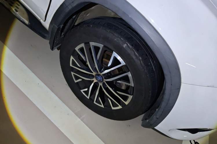 Used BYD Song New Energy 2017 Song DM 1.5TID All-Wheel Drive Prestige Model Right Front Wheel Hub