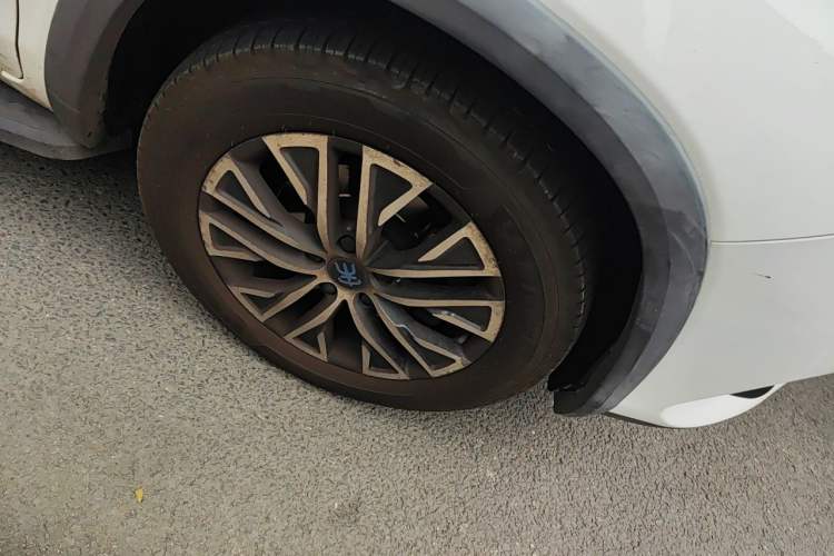 Used BYD Song New Energy 2017 Song DM 1.5TID All-Wheel Drive Luxury Model Right Front Wheel Hub
