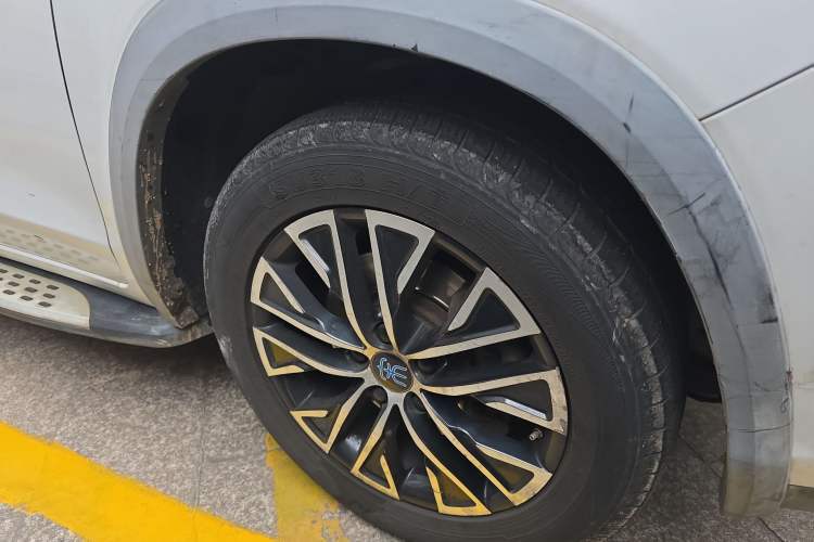 Used BYD Song New Energy 2017 Song DM 1.5TID All-Wheel Drive Luxury Model Right Front Wheel Hub