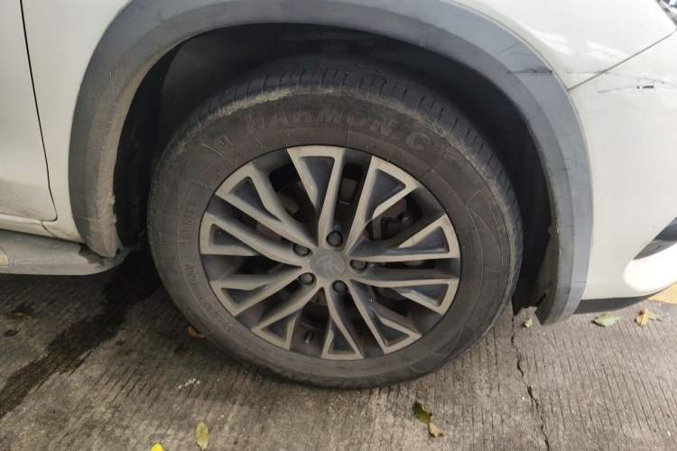 Used BYD Song New Energy 2017 Song DM 1.5TID All-Wheel Drive Luxury Model Right Front Wheel Hub
