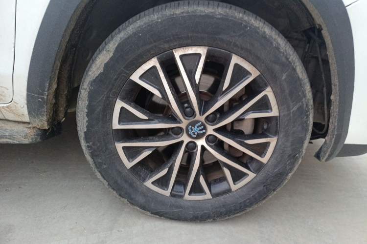 Used BYD Song New Energy 2017 Song DM 1.5TID All-Wheel Drive Luxury Model Right Front Wheel Hub
