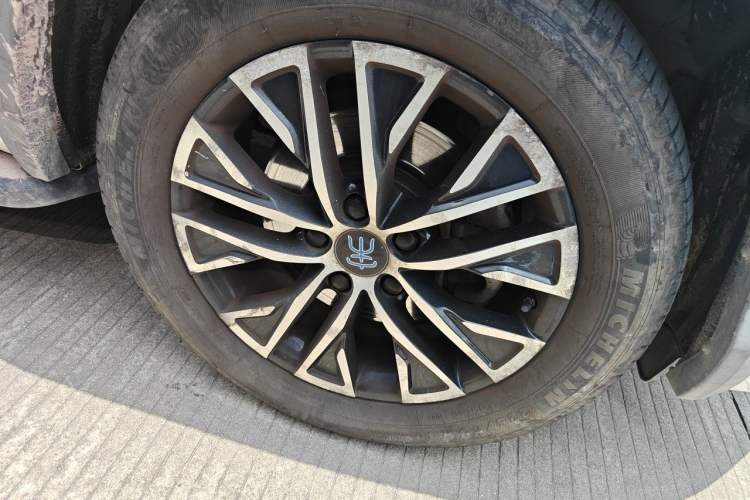 Used BYD Song New Energy 2017 Song DM 1.5TID All-Wheel Drive Prestige Model Right Front Wheel Hub