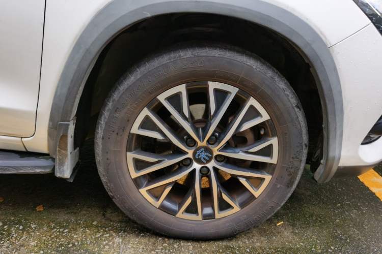 Used BYD Song New Energy 2017 Song DM 1.5TID All-Wheel Drive Luxury Model Right Front Wheel Hub