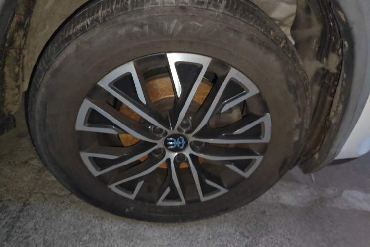 Used BYD Song New Energy 2017 Song DM 1.5TID All-Wheel Drive Prestige Model Right Front Wheel Hub